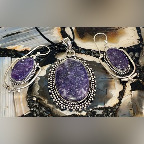 “The Peace Stone” Lepidolite Pendant & Earrings Set - Picture 4 of 14